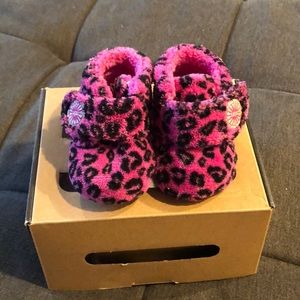 COPY - GUC Ugg Slippers